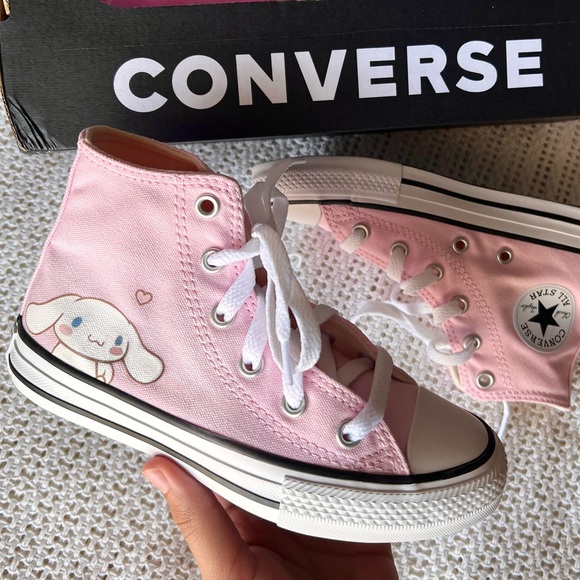 NWT Kids Cinnamoroll Hello Kitty Sanrio Pink Converse - Picture 1 of 6